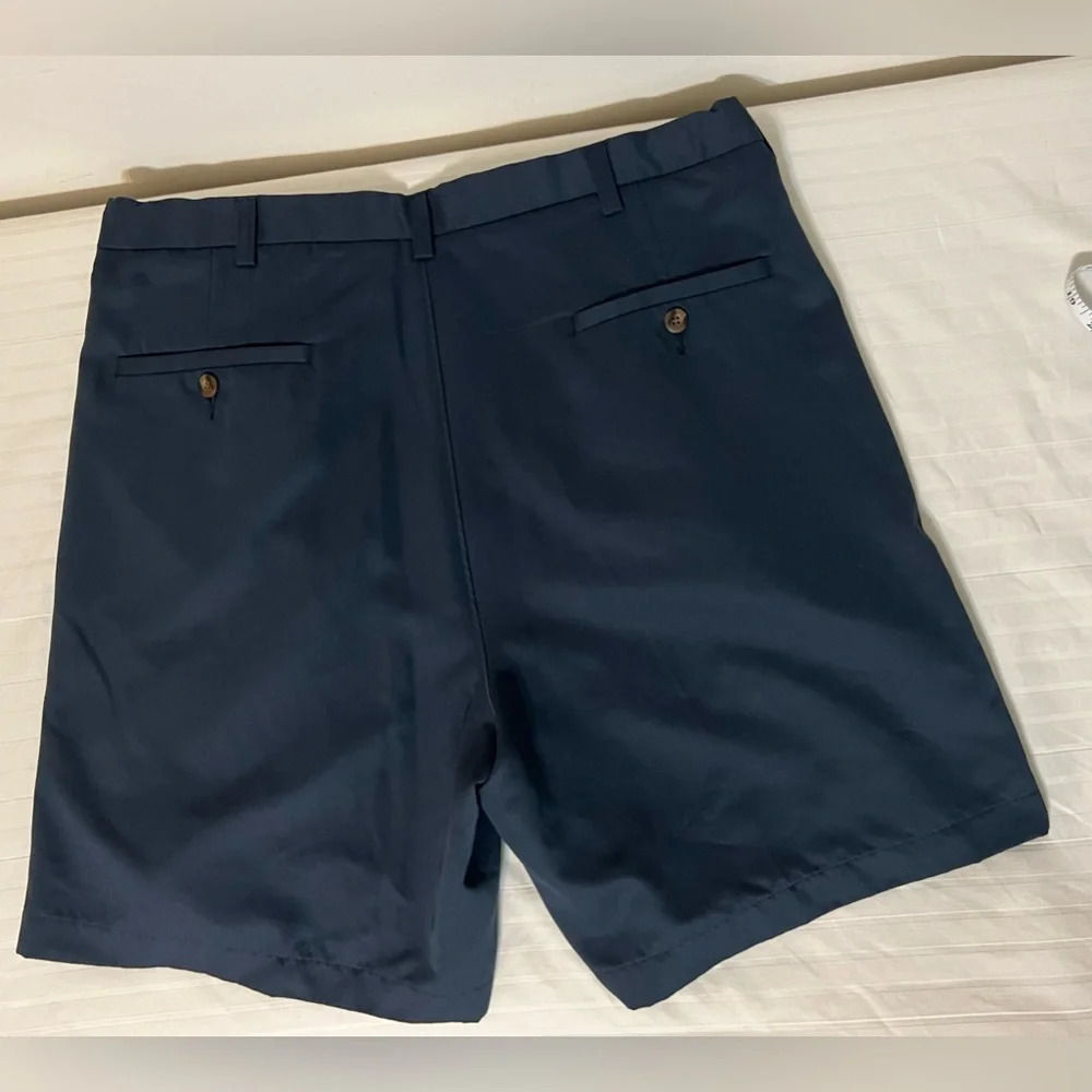 Haggar Men's Pleated Front Navy Blue Shorts Size 36. B1 - Picture 3 of 9